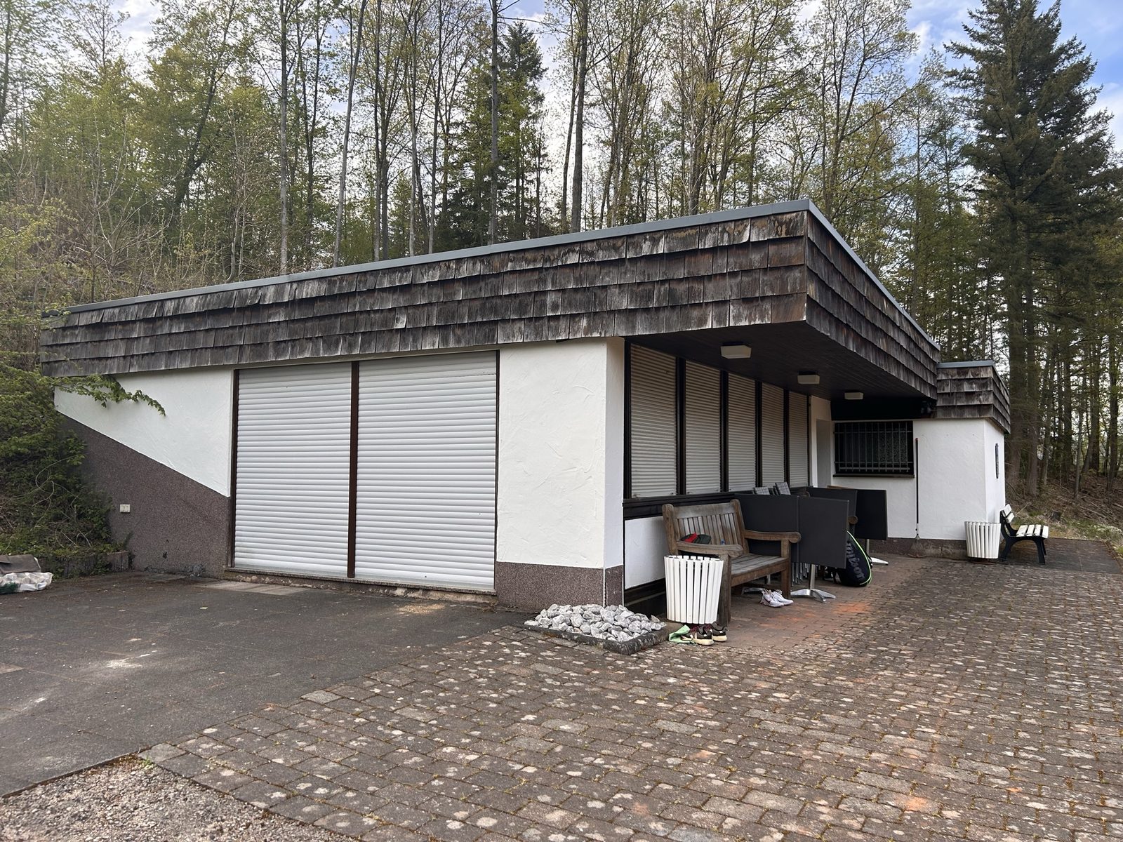 Clubhaus des TC Blau-Weiss Attendorn von außen