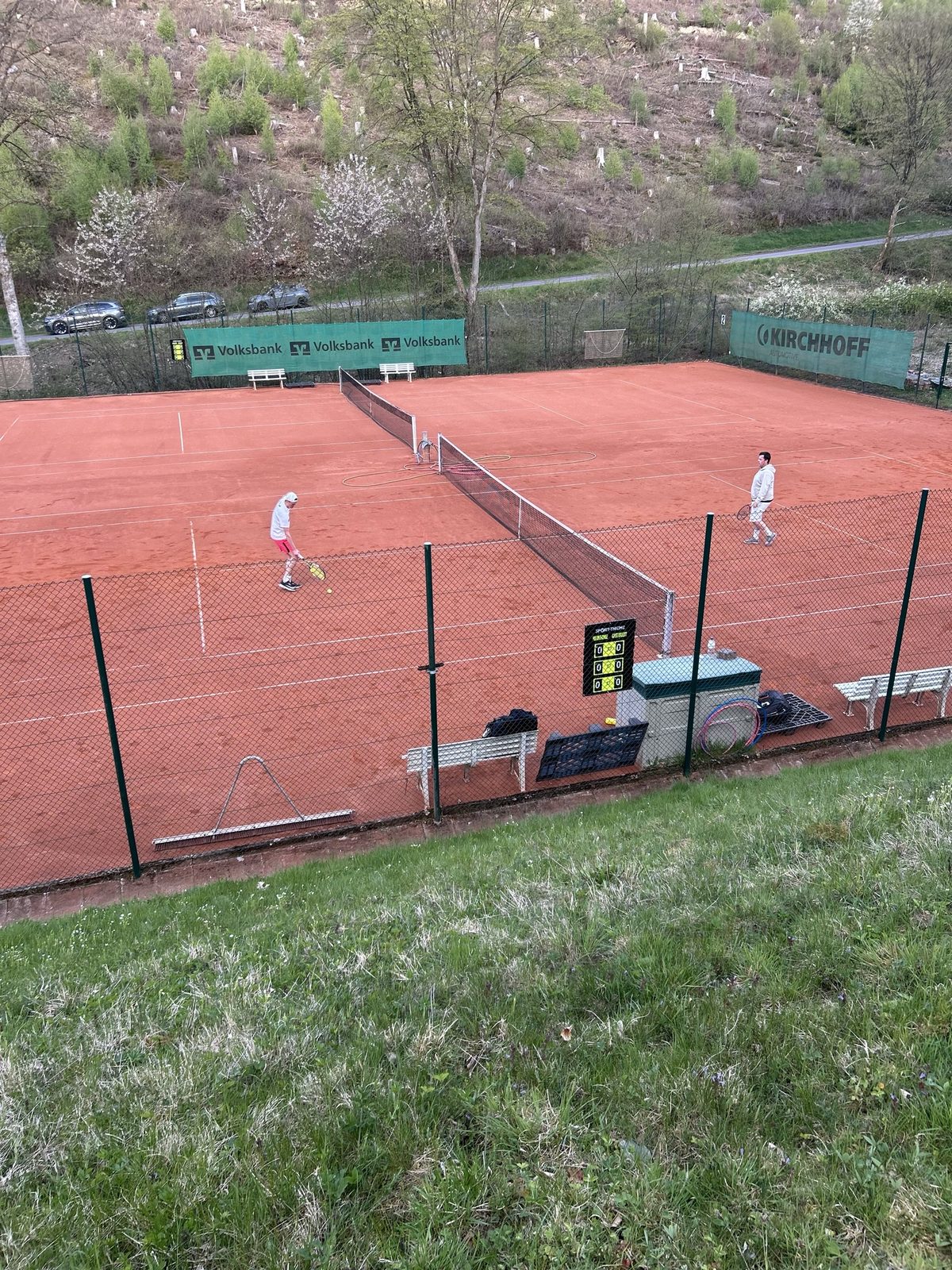 Match auf dem Sandplatz