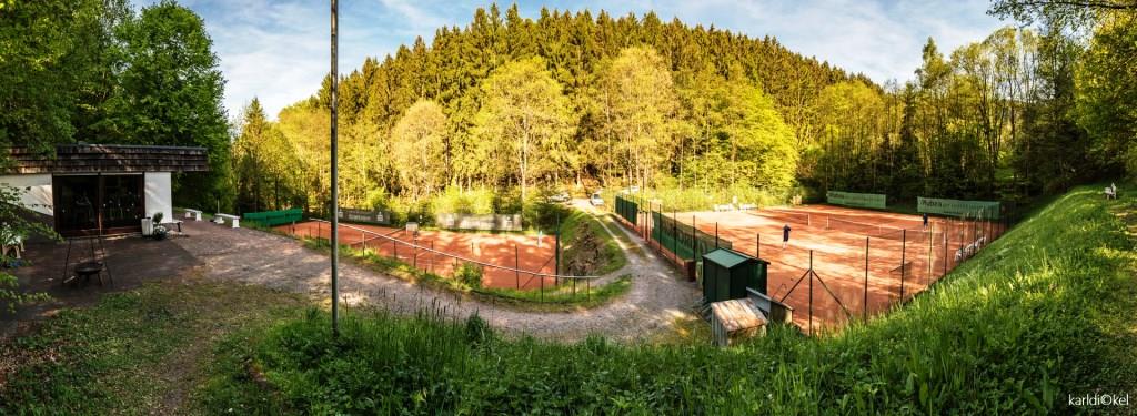 Plaetze und Clubhaus