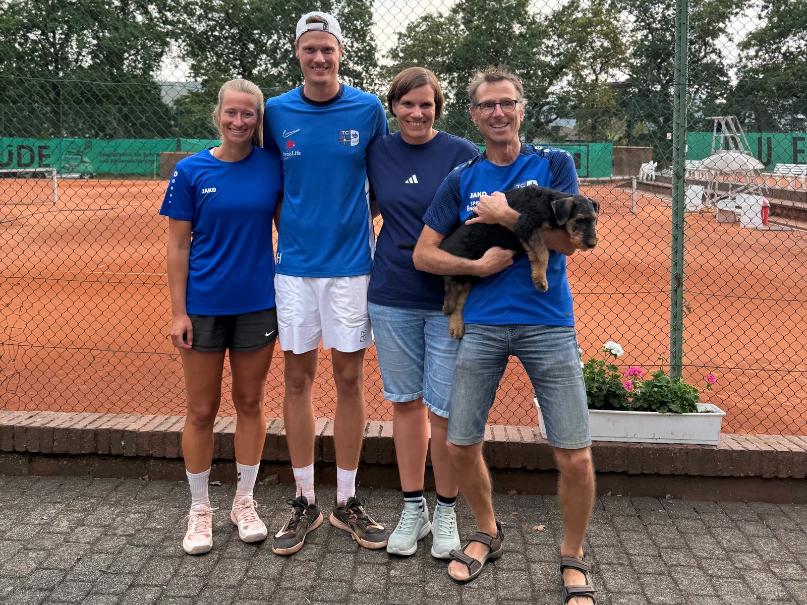 Mannschaftsfoto der Gemischten Mannschaft 1 des TC Blau-Weiss Attendorn